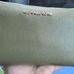 Michael kors wrist wallet